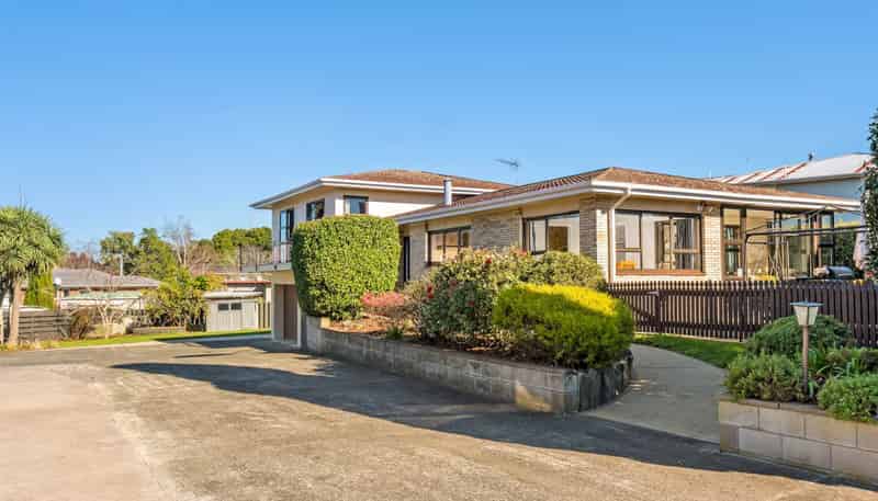 8 Barnhill Crescent, Pahurehure