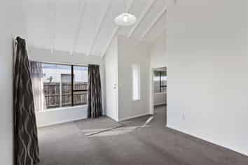 2/373 Hereford Street, Linwood