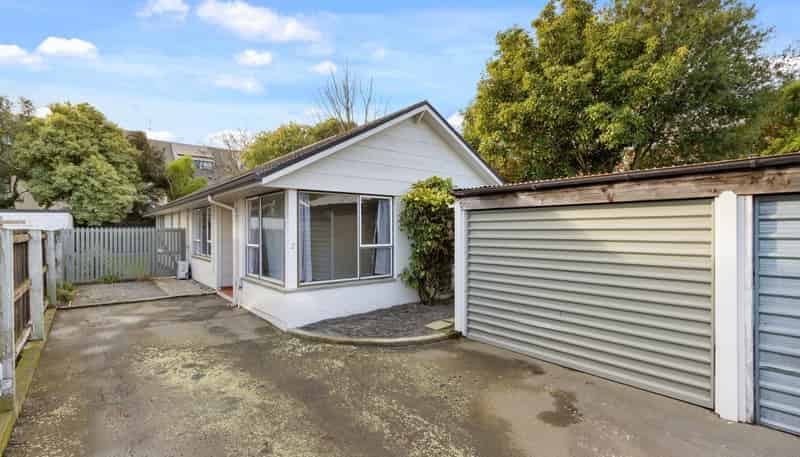 2/373 Hereford Street, Linwood