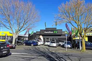 High profile Frankton warehouse 