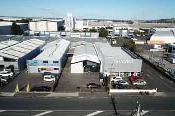 Onehunga warehouse & office - huge exposure