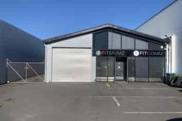Onehunga warehouse & office - huge exposure