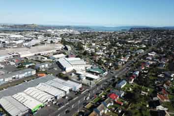 Onehunga warehouse & office - huge exposure