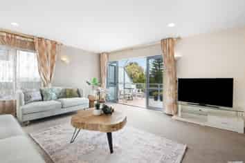 2/75 Target Road, Totara Vale