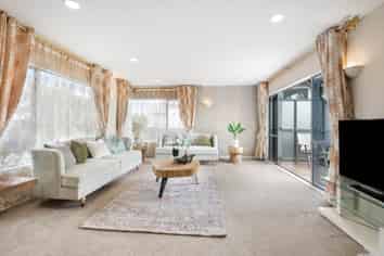 2/75 Target Road, Totara Vale