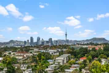 2/75 Target Road, Totara Vale