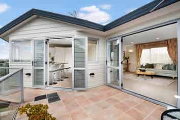 2/75 Target Road, Totara Vale