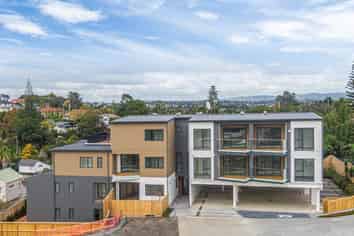 A205/553- Glenfield Road, Glenfield