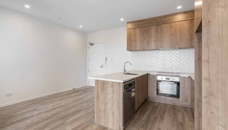 A205/553- Glenfield Road, Glenfield