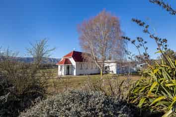 155 Main Road, Luggate