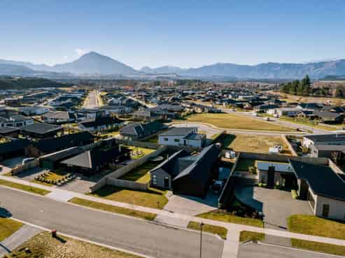 12 Kingfisher Cres, Albert Town