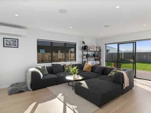 12 Kingfisher Cres, Albert Town