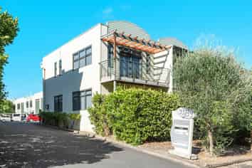 ALBANY LIVE AND WORK