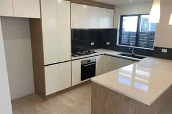 49C Andrew Road, Botany Downs