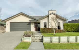 35 Brooklands Drive, 