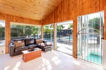 10 Caithness Pl, Farm Cove