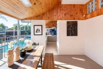 10 Caithness Pl, Farm Cove