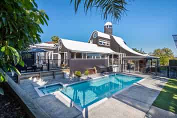 10 Caithness Pl, Farm Cove