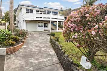 41 Seacliffe Road, Hillsborough