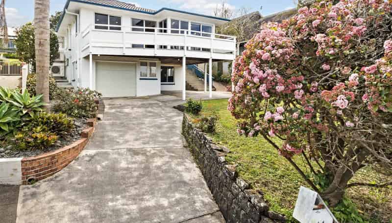 41 Seacliffe Road, Hillsborough