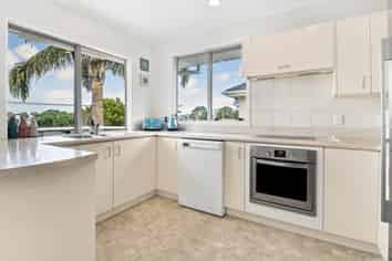 41 Seacliffe Road, Hillsborough