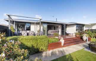 38 Henare Street, West End