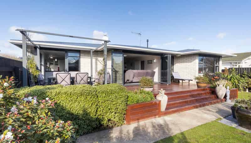 38 Henare Street, West End