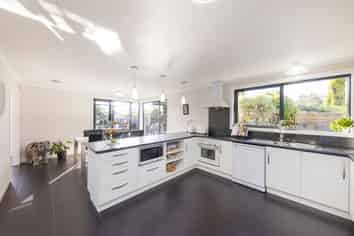 38 Henare Street, West End