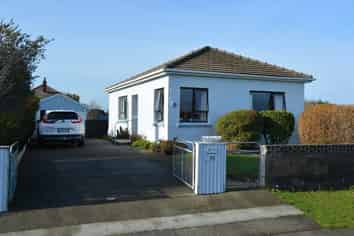 20 Saturn Street, Strathern