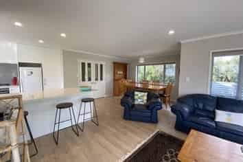 20 Messenger Terrace, Oakura