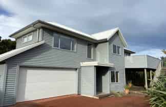20 Messenger Terrace, Oakura