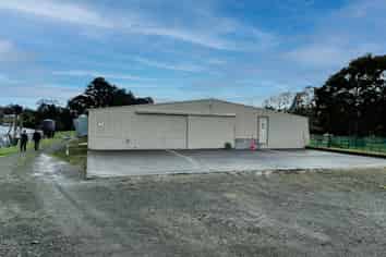 3 SEPARATE 1100m² SHEDS