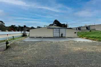 3 SEPARATE 1100m² SHEDS