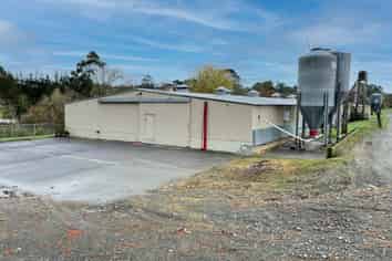 3 SEPARATE 1100m² SHEDS