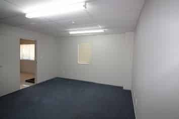 Outstanding office/warehouse with apartment