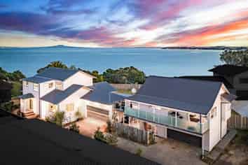 833 Whangaparaoa Road, Manly