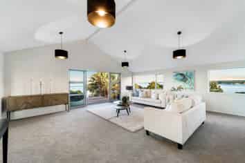 833 Whangaparaoa Road, Manly