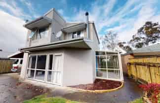 74a Stanley Avenue, Roslyn