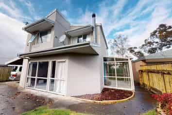 74a Stanley Avenue, Roslyn