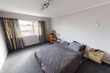 74a Stanley Avenue, Roslyn