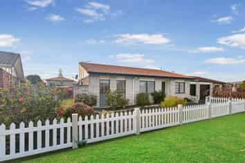 2B Compton Place, Mount Maunganui