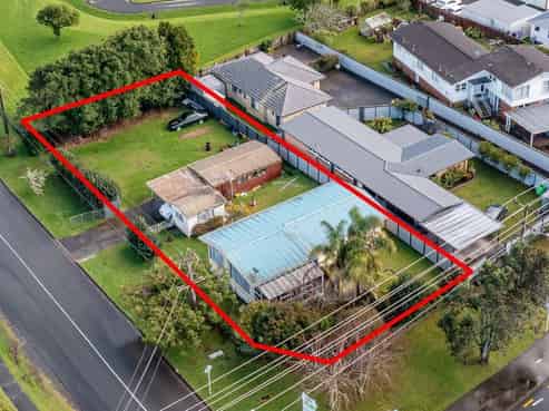 490 Don Buck Road, Massey