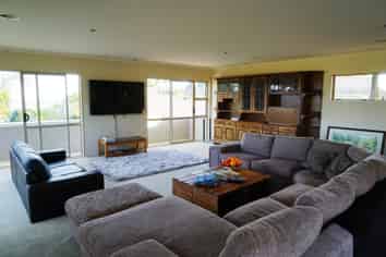 2/239 Hill Road, The Gardens