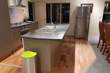 2/239 Hill Road, The Gardens