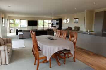 2/239 Hill Road, The Gardens