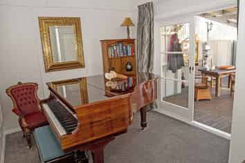 61 Queen Street, Westport