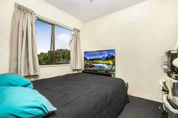 10B Maplesden Drive, Clendon Park