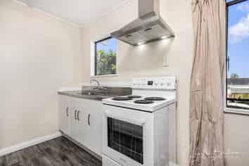 10B Maplesden Drive, Clendon Park