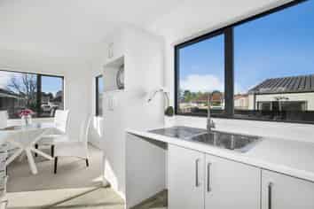 11a Blampied Rd, Otara