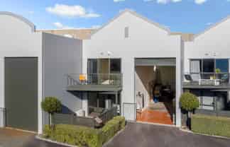 SUNNY STUDIO WAREHOUSE - LIVE AND WORK OPPORTUNITY